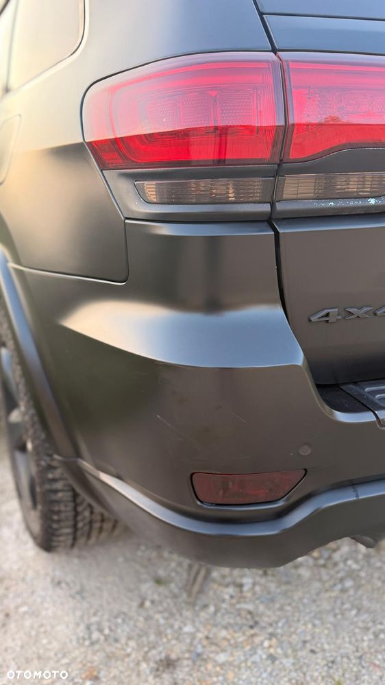 Jeep Grand Cherokee - 24