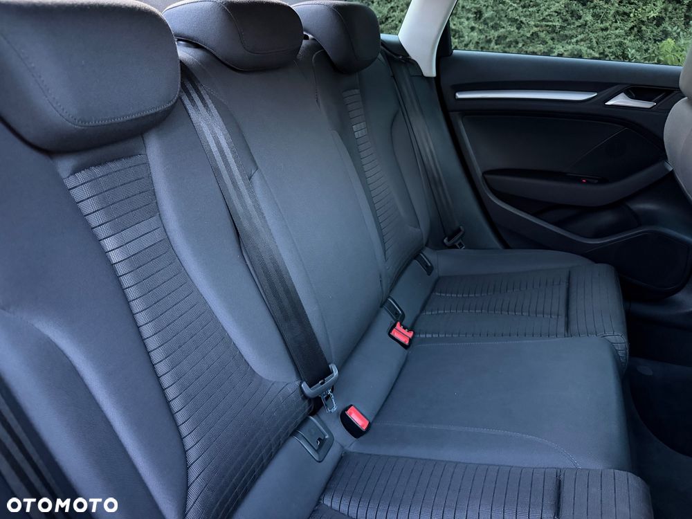 Audi A3 Sportback 1.8 TFSI Ambiente - 29