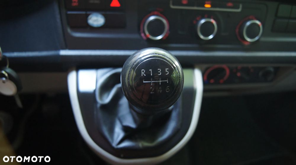 Volkswagen Transporter - 22