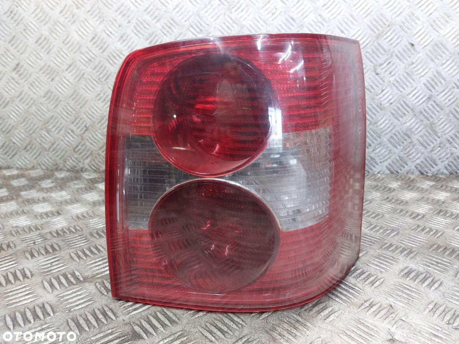 LAMPA PRAWY TYŁ VOLKSWAGEN PASSAT B5 FL TYC - 1