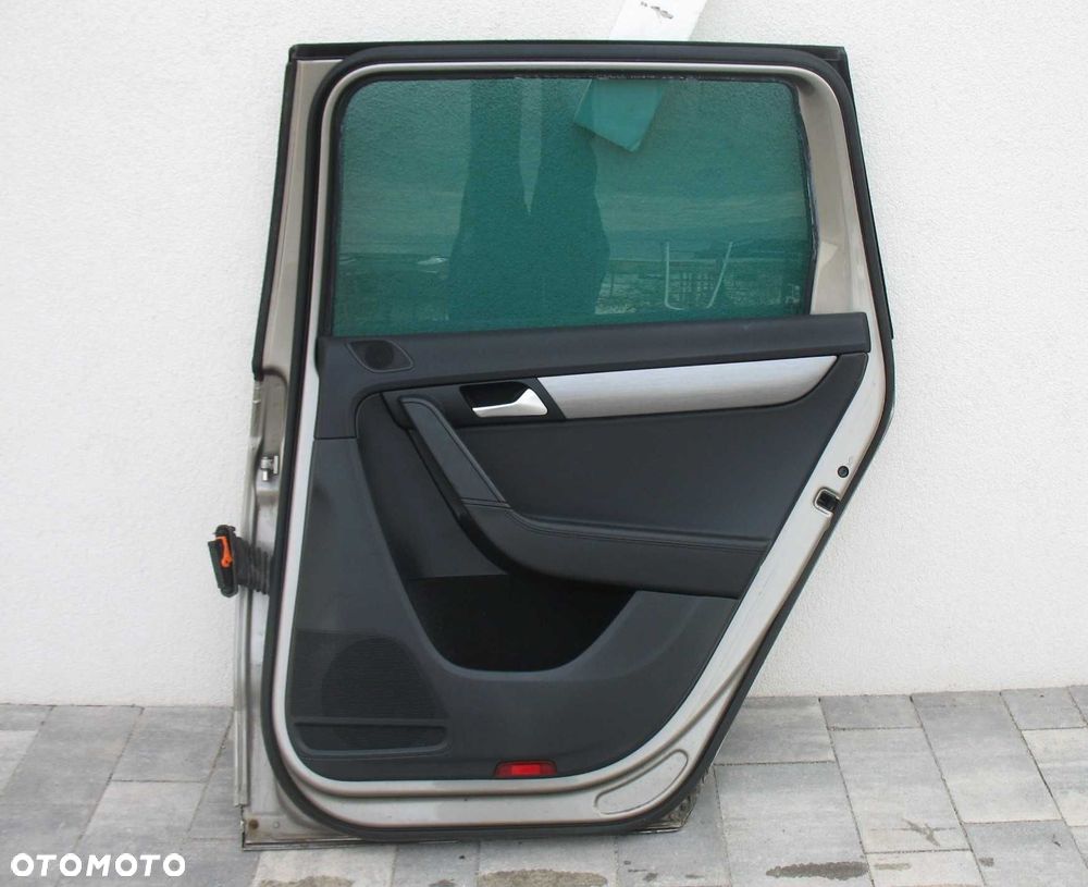 VW Passat B7 10-14r Drzwi prawe przód kompletne lakier LC8Y - 9
