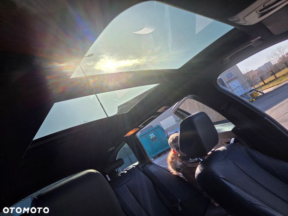 BMW Seria 3 320i Luxury Line - 15