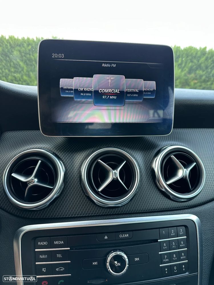 Mercedes-Benz GLA 200 d 7G-DCT Urban - 11