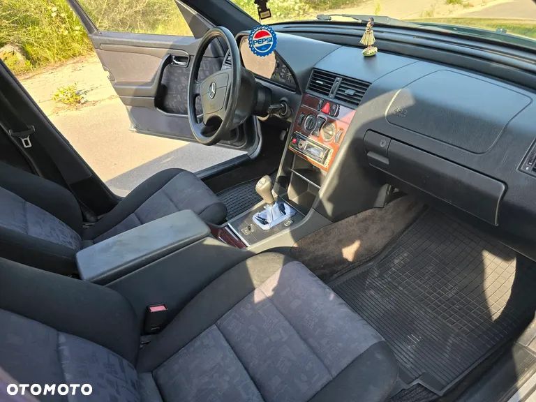 Mercedes-Benz Klasa C 180 Classic - 14