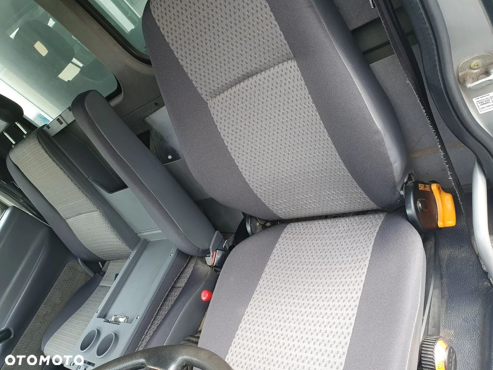 Fotele Komplet Nissan Atleon - 5