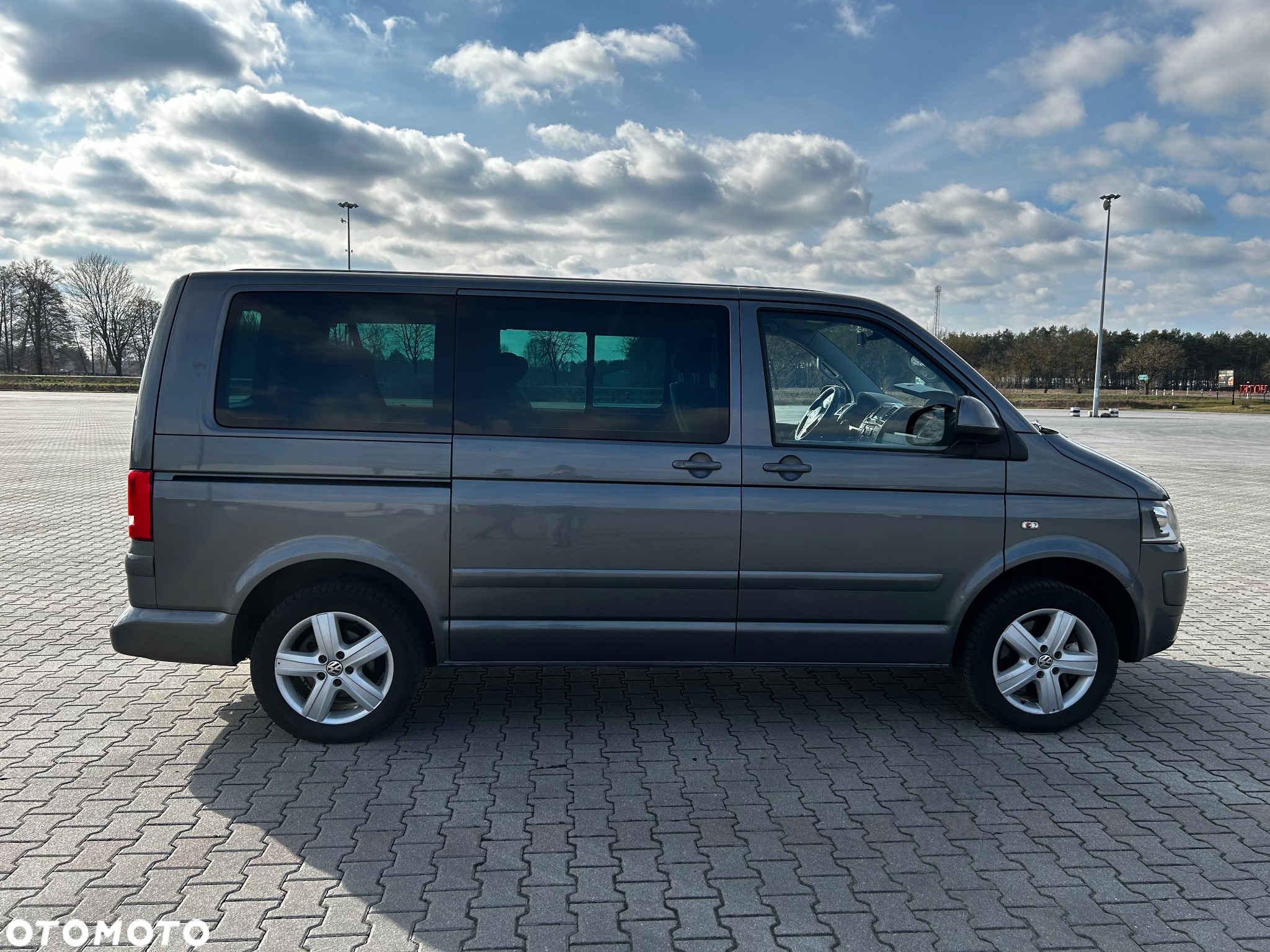 Volkswagen Caravelle - 7