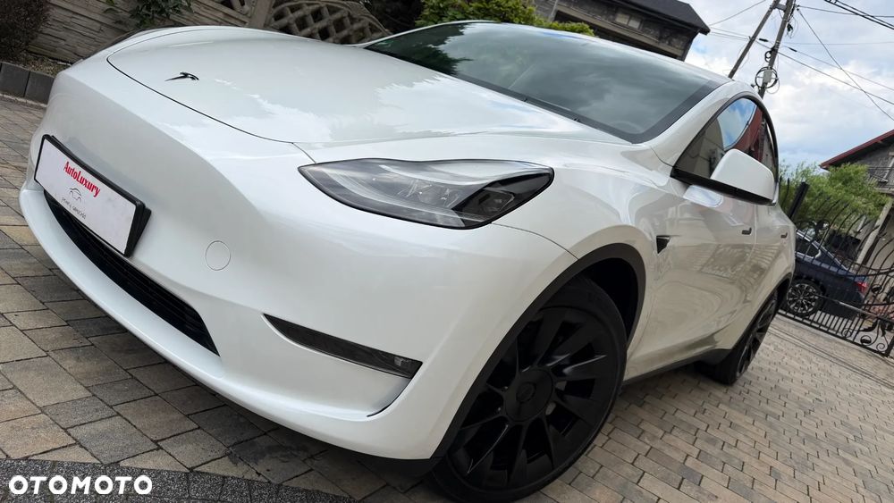 Tesla Model Y Long Range AWD - 2