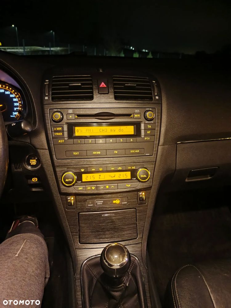 Toyota Avensis 2.0 D-4D Premium - 21