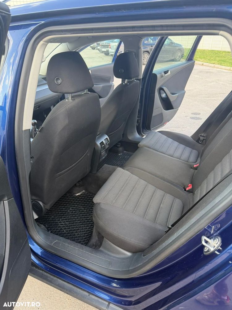 Volkswagen Passat 2.0 TDI Trendline DPF 4Motion - 11