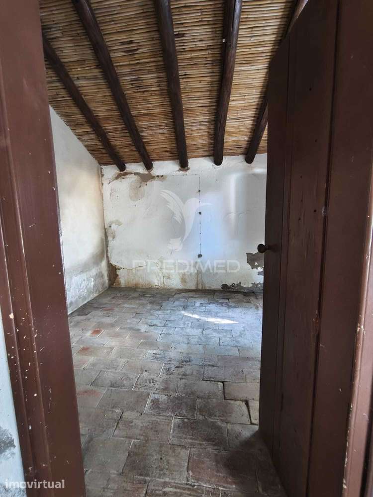 Casa térrea tradicional para recuperar com quintal e garagem - Conc... - Grande imagem: 5/37