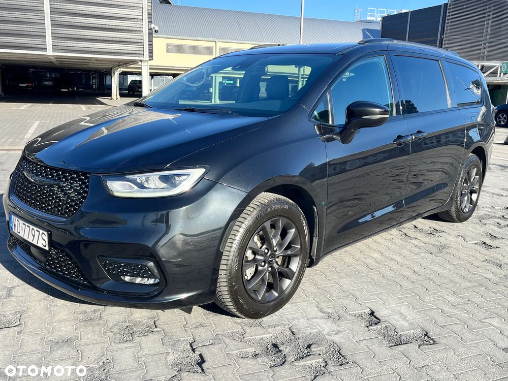 Chrysler Pacifica - 16