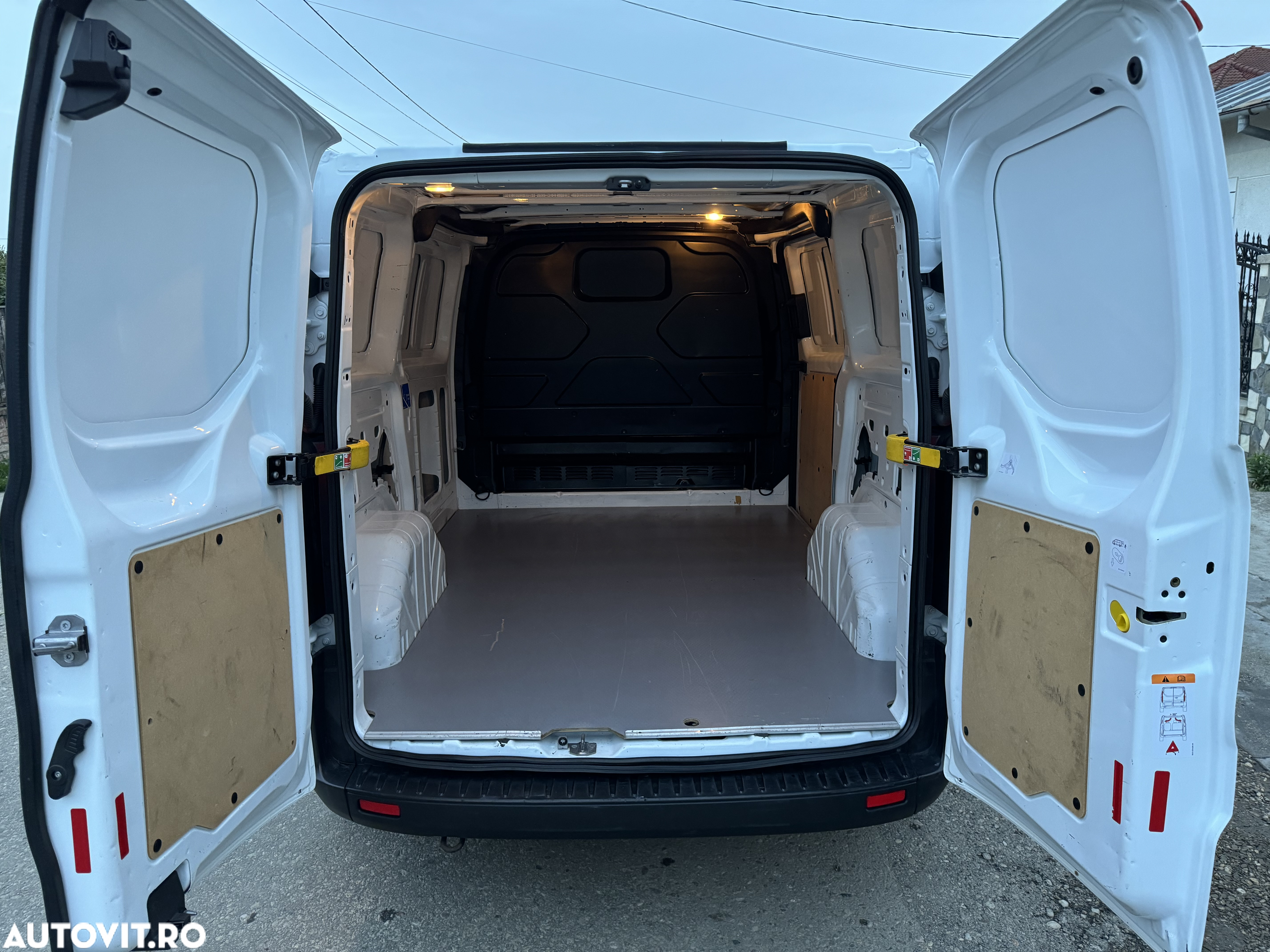 Ford Transit Custom - 8