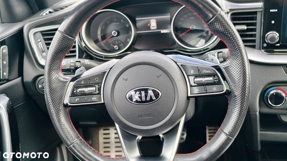 Kia ProCeed 1.6 T-GDI GT DCT - 11