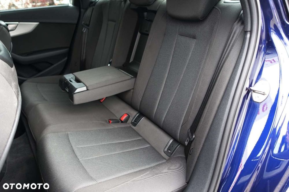 Audi A4 Limousine - 9