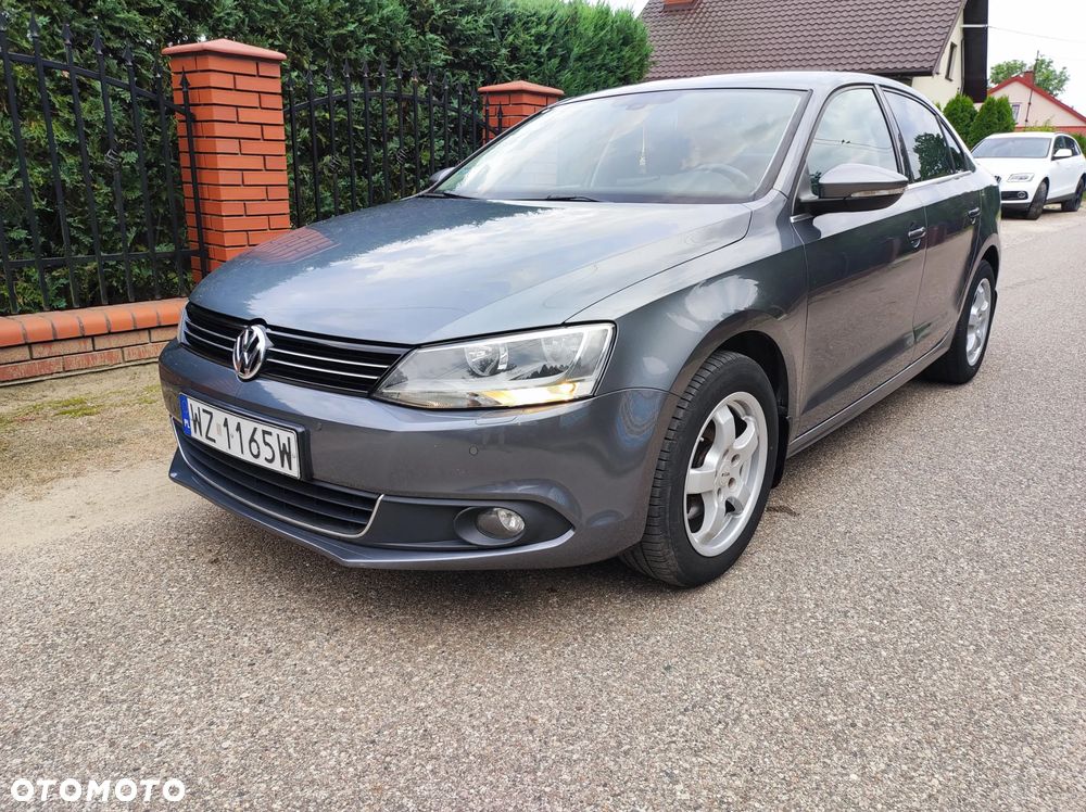 Volkswagen Jetta 2.0 TDI Highline DSG - 5