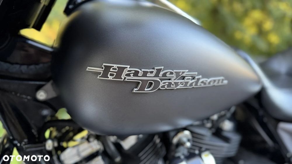Harley-Davidson Touring Street Glide - 11