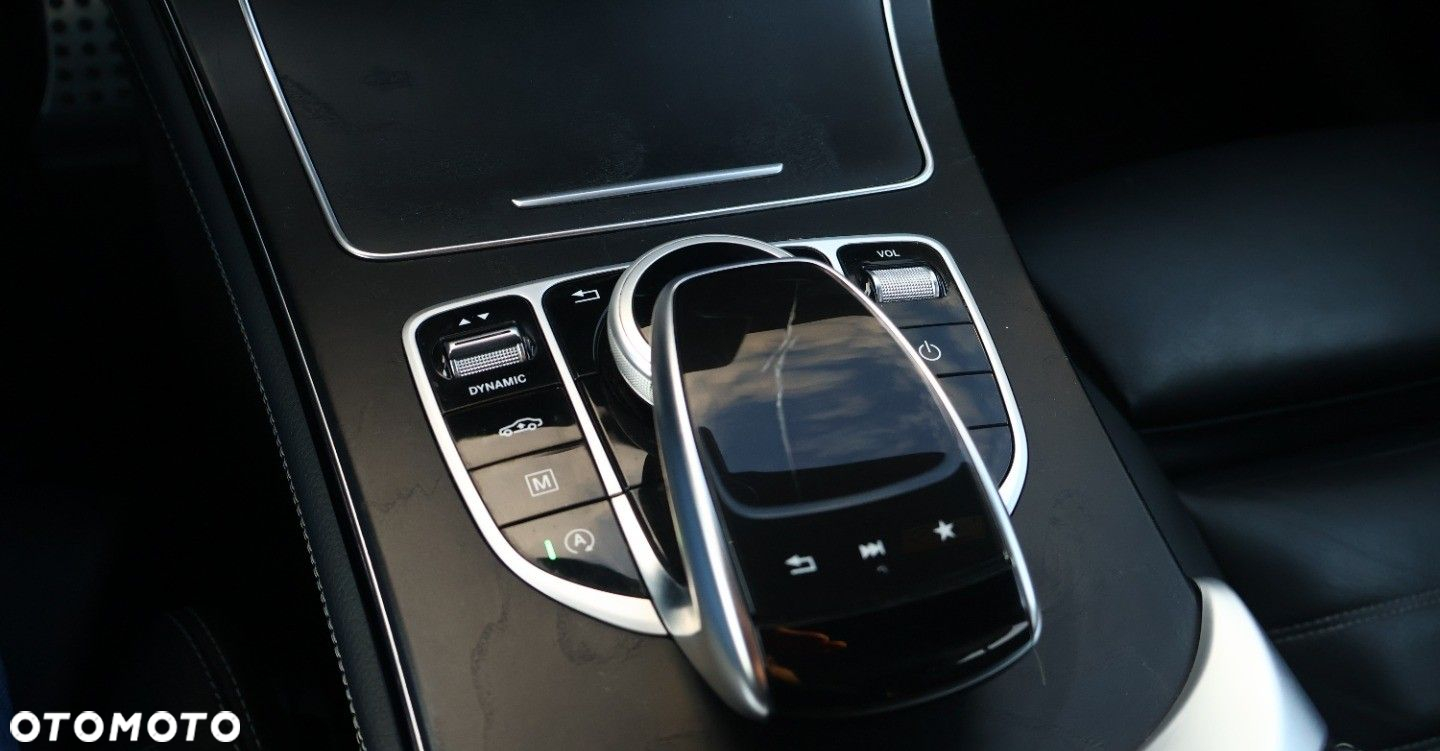 Mercedes-Benz GLC - 32