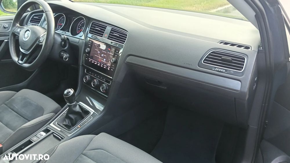 Volkswagen Golf 1.6 TDI Highline - 17