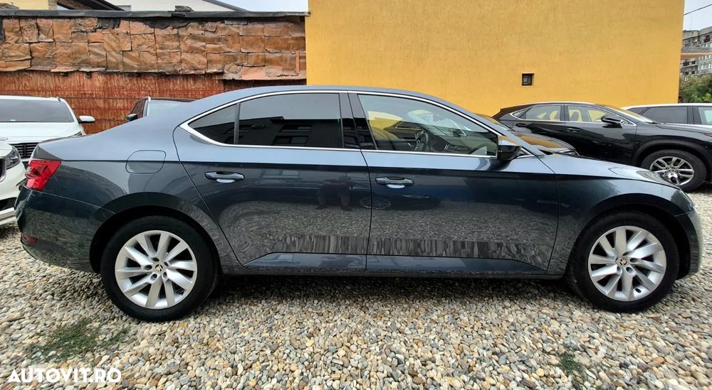 Skoda Superb 2.0 TDI DSG Style - 11