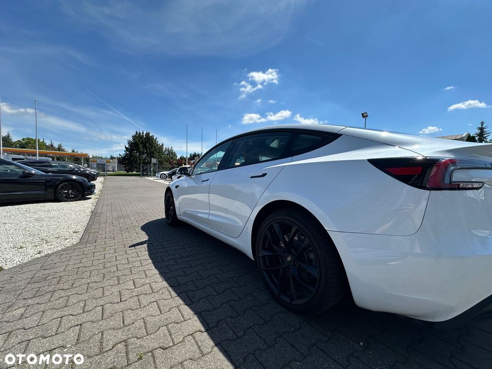 Tesla Model 3 - 8