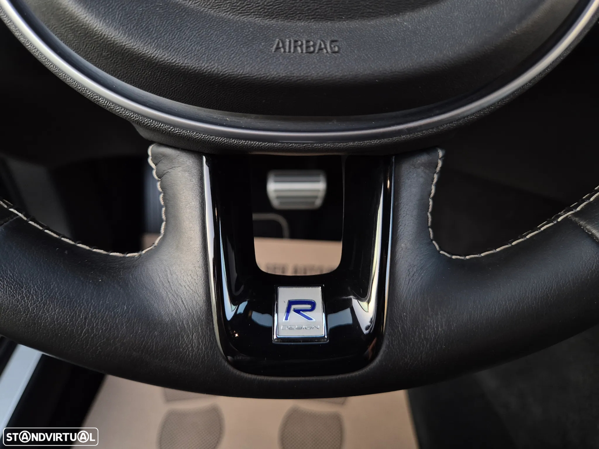 Volvo V60 2.0 D4 R-Design Geartronic - 32
