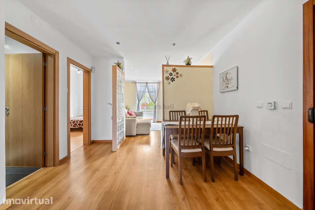 Apartamento T3 Renovado em Santo António da Charneca - Grande imagem: 2/26