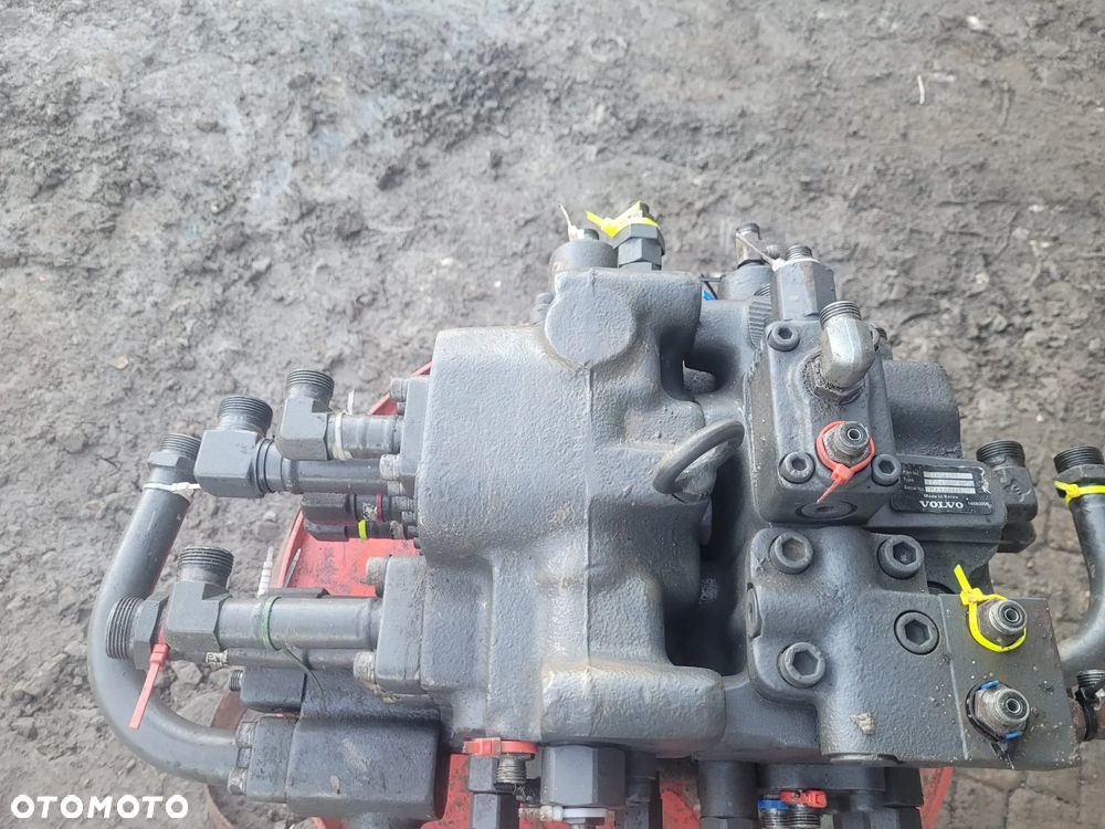 VOLVO EC240 części rozdzielacz - 4