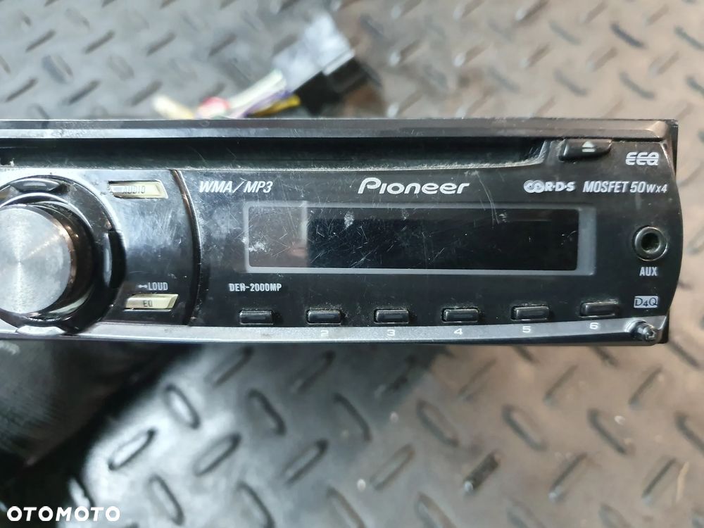 Pioneer DEH-2000MP   Radioodtwarzacz samochodowy Pioneer o mocy wyjściowej 4 x 50 - 3