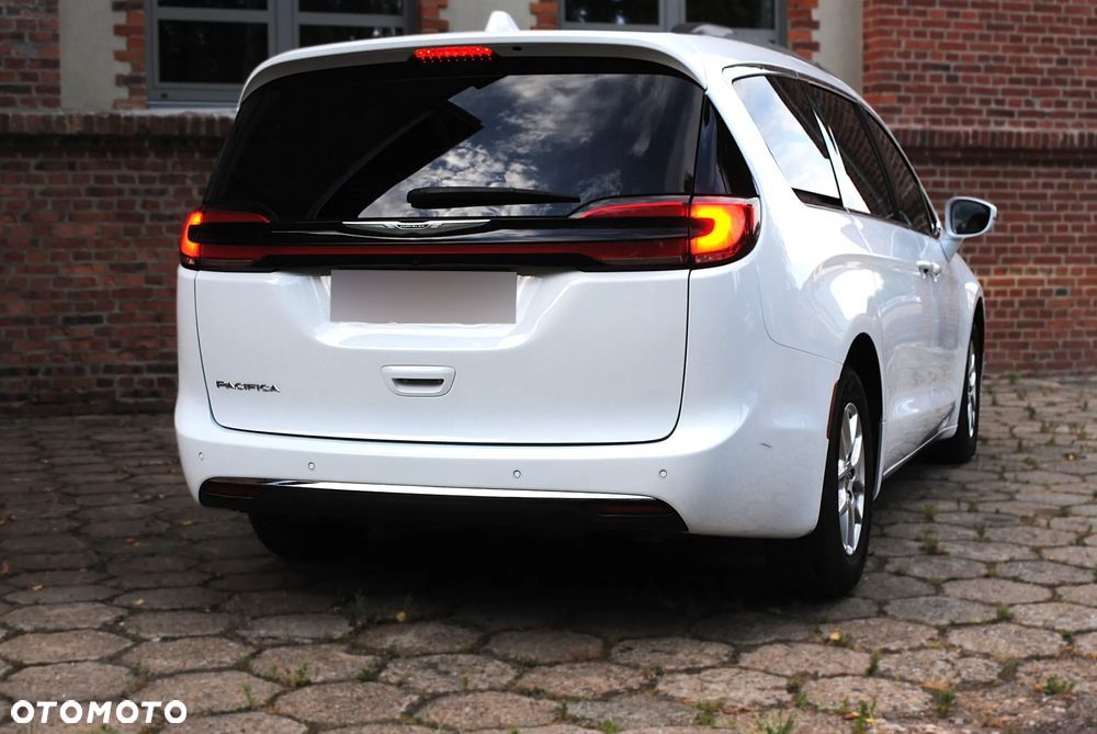 Chrysler Pacifica - 10
