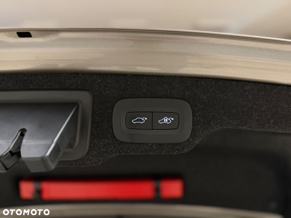 Volvo S90 B5 D AWD Inscription - 33