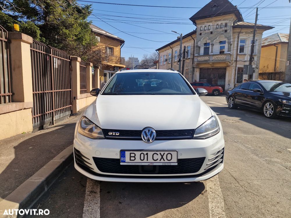 Volkswagen Touran - 1