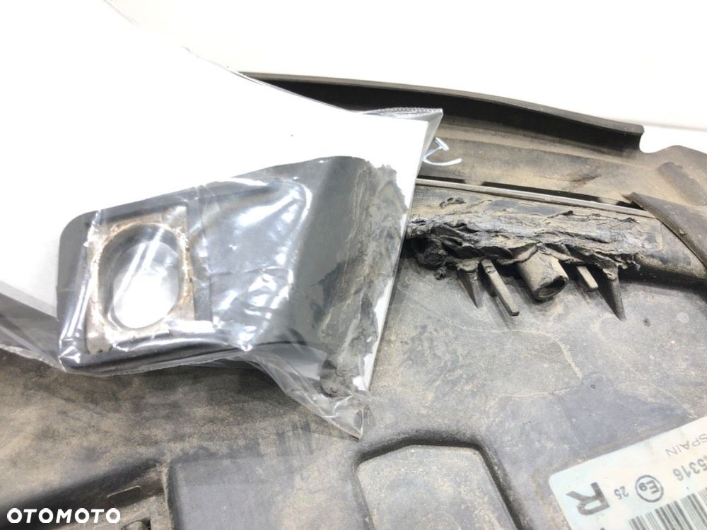 REFLEKTOR PRAWY PRZÓD - 145.00 PLN - AUDI A4 B6 (8E2) 2000 - 2005 2.0 96 kW [130 KM] benzyna 2000 - - 4