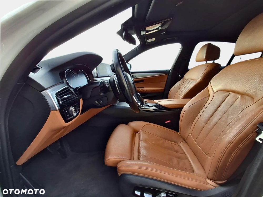 BMW Seria 5 530i GPF xDrive Sport Line sport - 12