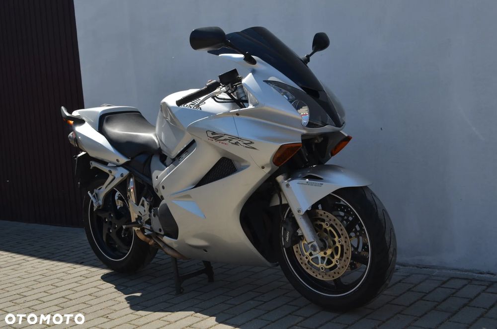 Honda VFR - 19