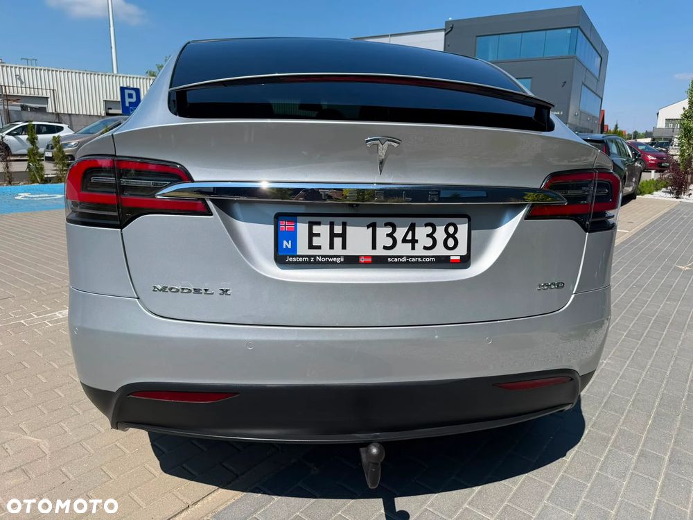 Tesla Model X - 5