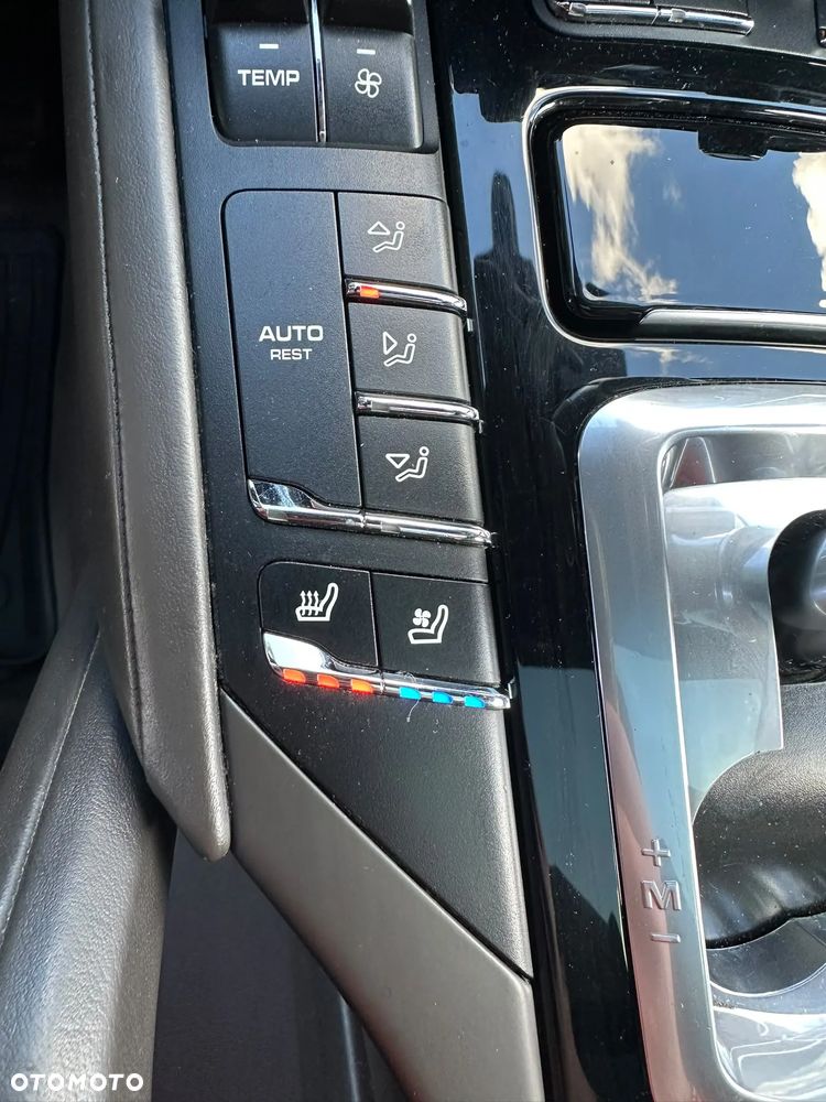 Porsche Cayenne Diesel Platinum Edition - 28