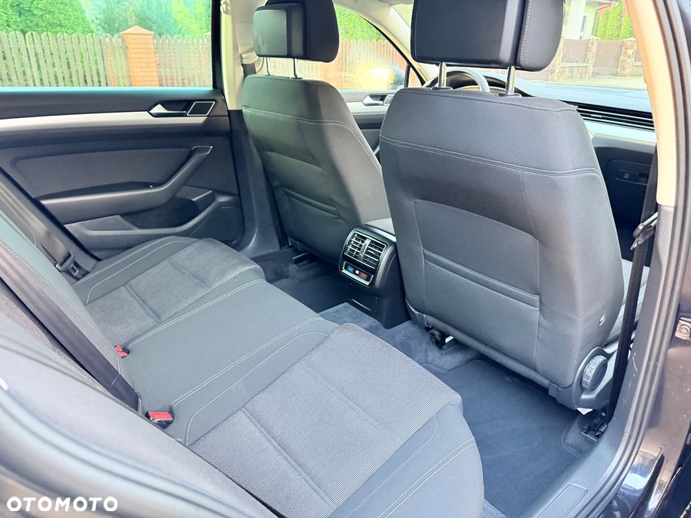 Volkswagen Passat - 17
