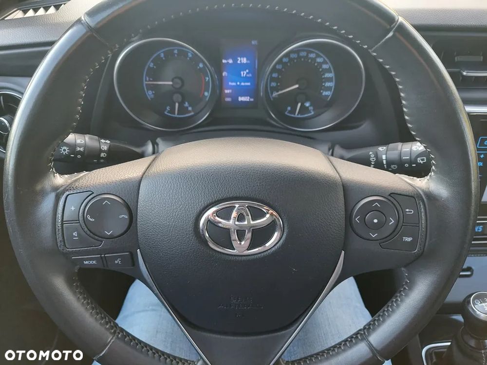Toyota Auris 1.6 Premium - 18