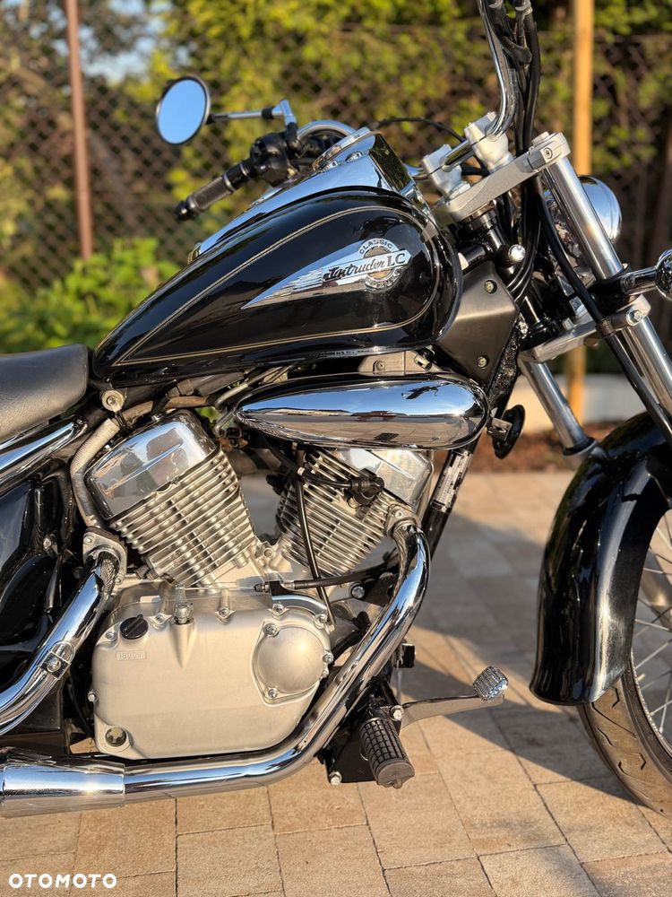 Suzuki Intruder - 10