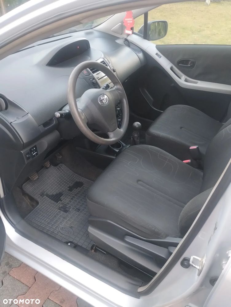 Toyota Yaris - 4