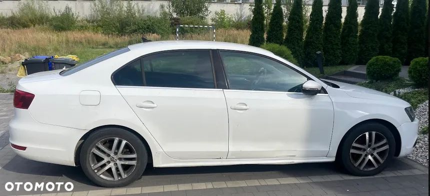 Volkswagen Jetta 2.0 TDI Highline DSG - 2