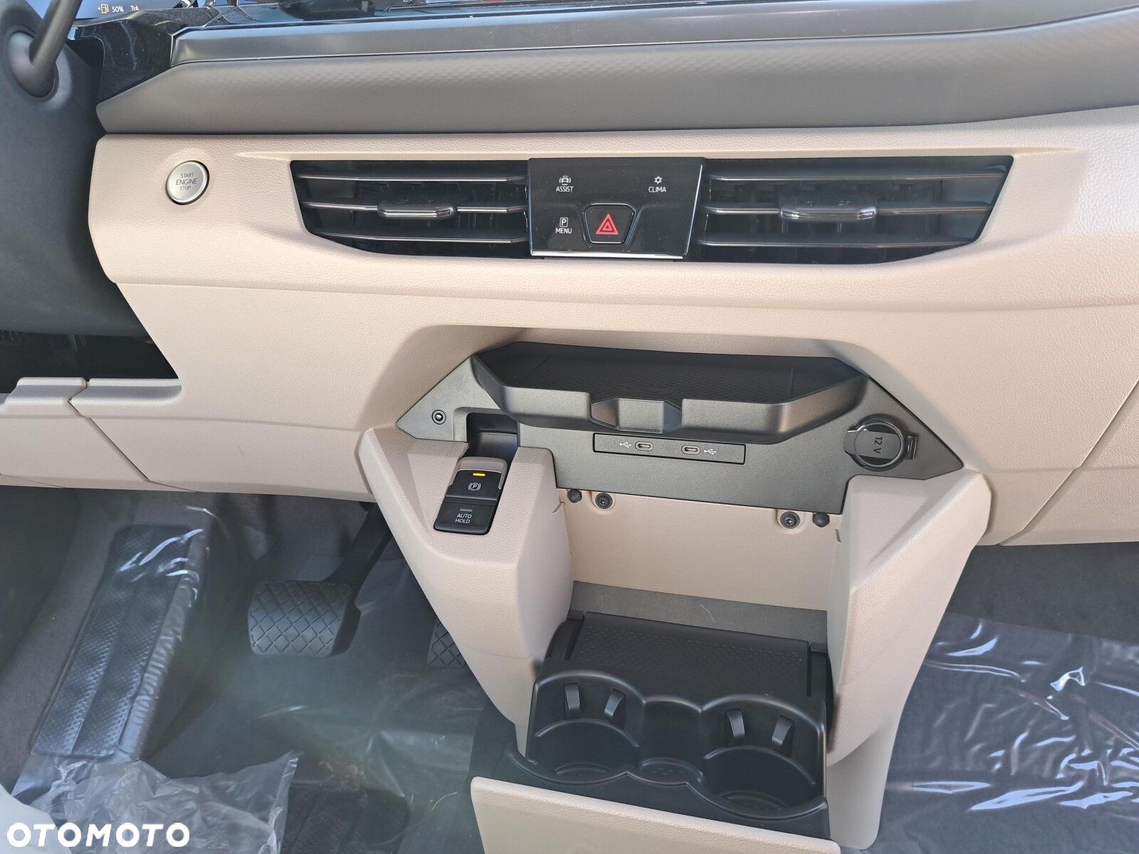 Volkswagen multivan Family L2 silnik: 2,0 l TDI SCR 150 KM / skrzynia biegów: 7-biegowa DSG rozstaw osi: 3124 mm - 26