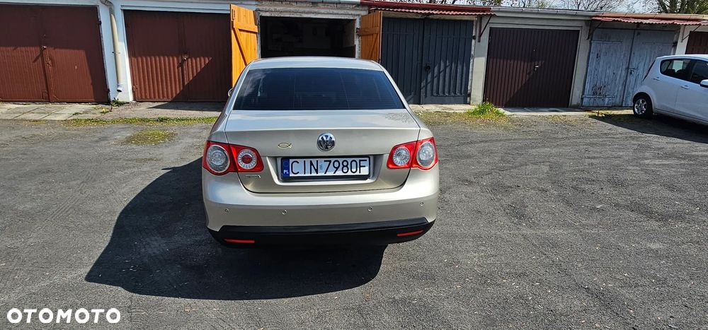 Volkswagen Jetta 1.6 Comfortline - 13