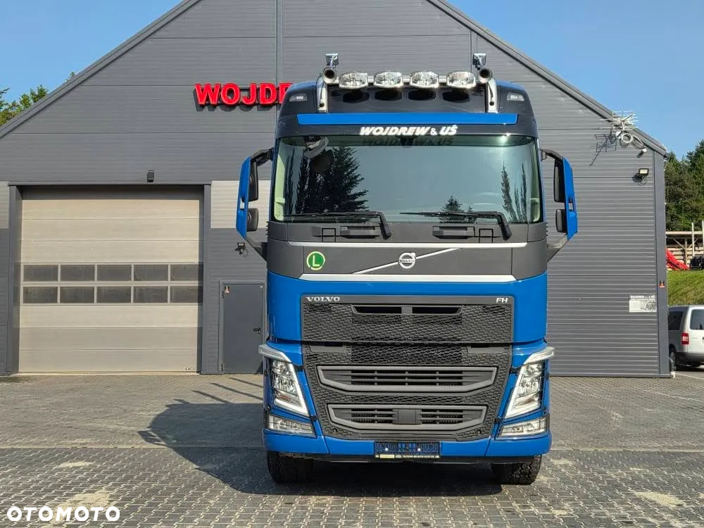 Volvo do drewna drzewa lasu kłoda stos - 2