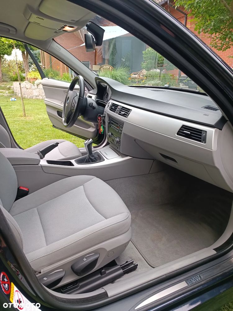 BMW Seria 3 318i - 5