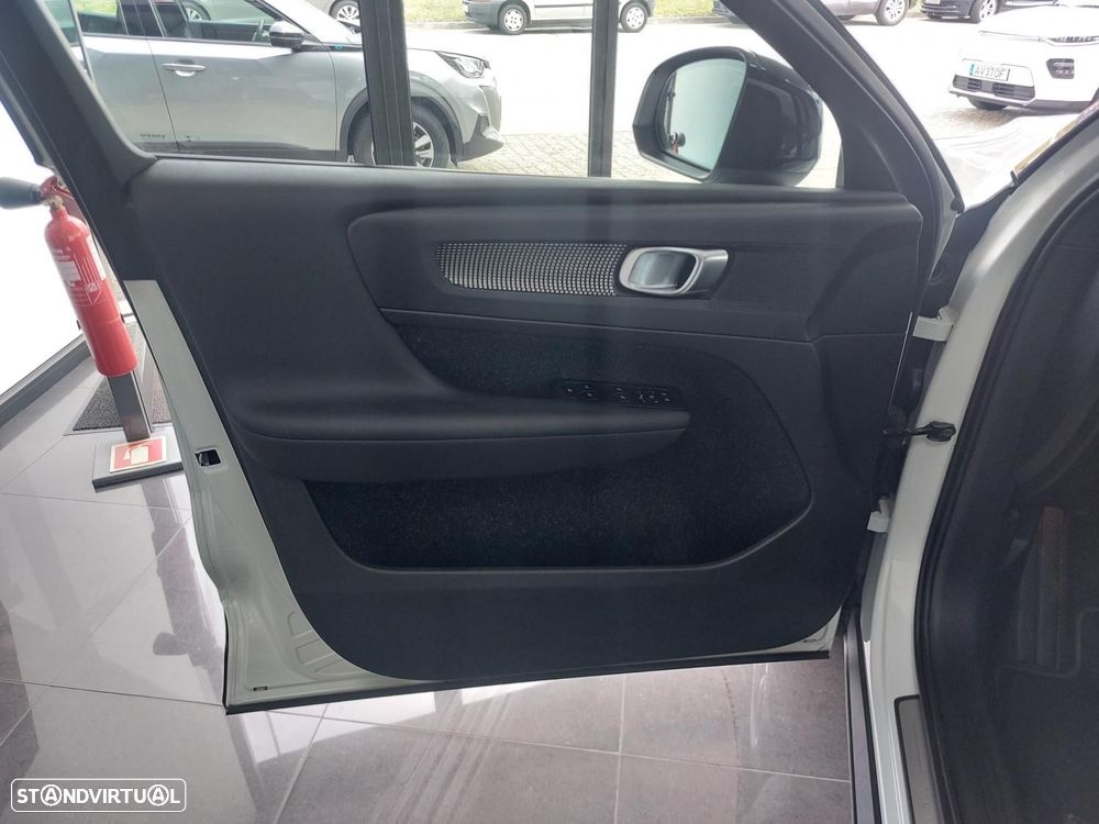 Volvo XC 40 1.5 T2 Momentum Plus - 22