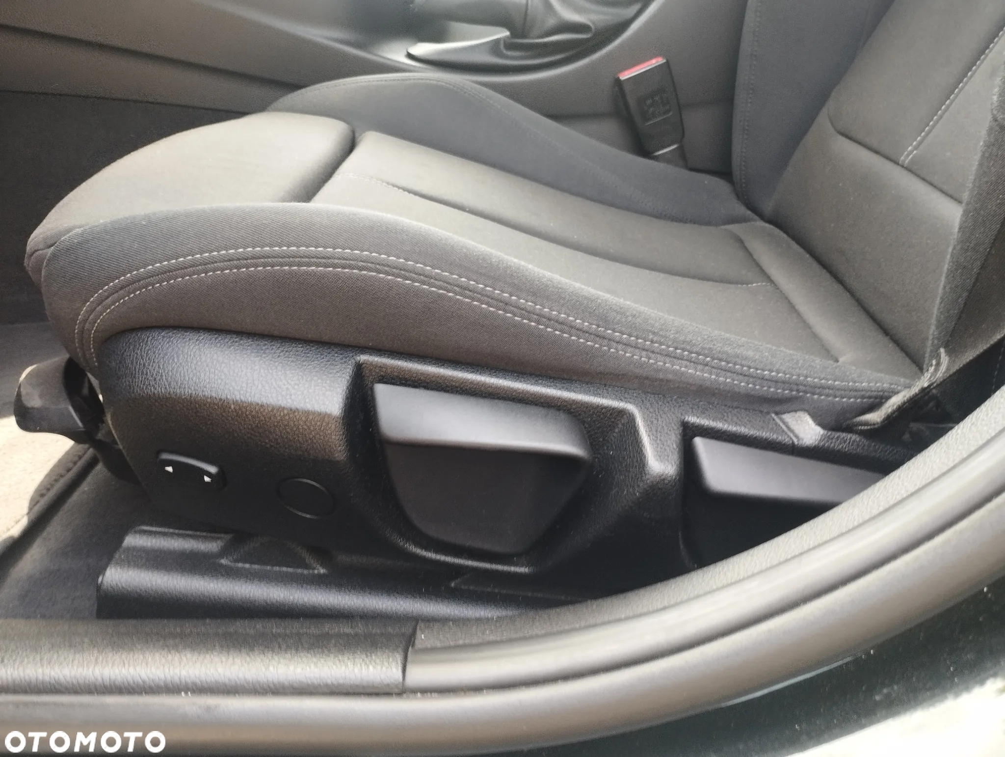 BMW Seria 3 320d DPF Edition Sport - 25