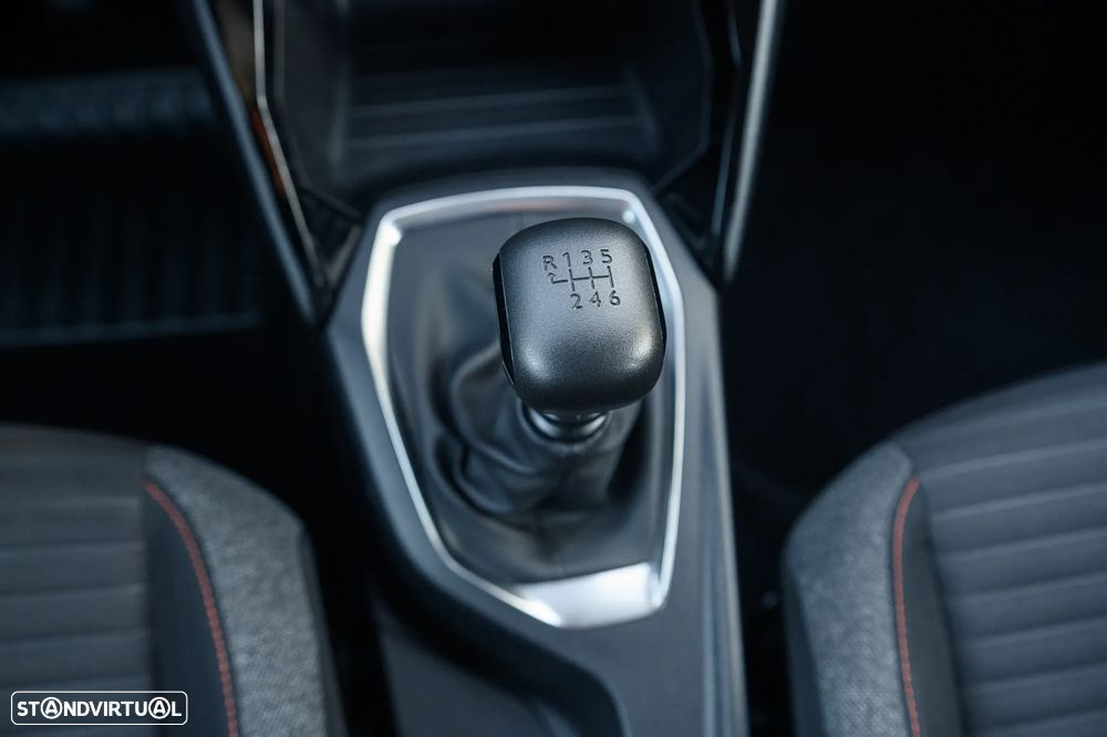 Peugeot 2008 1.2 PureTech Allure Pack - 40