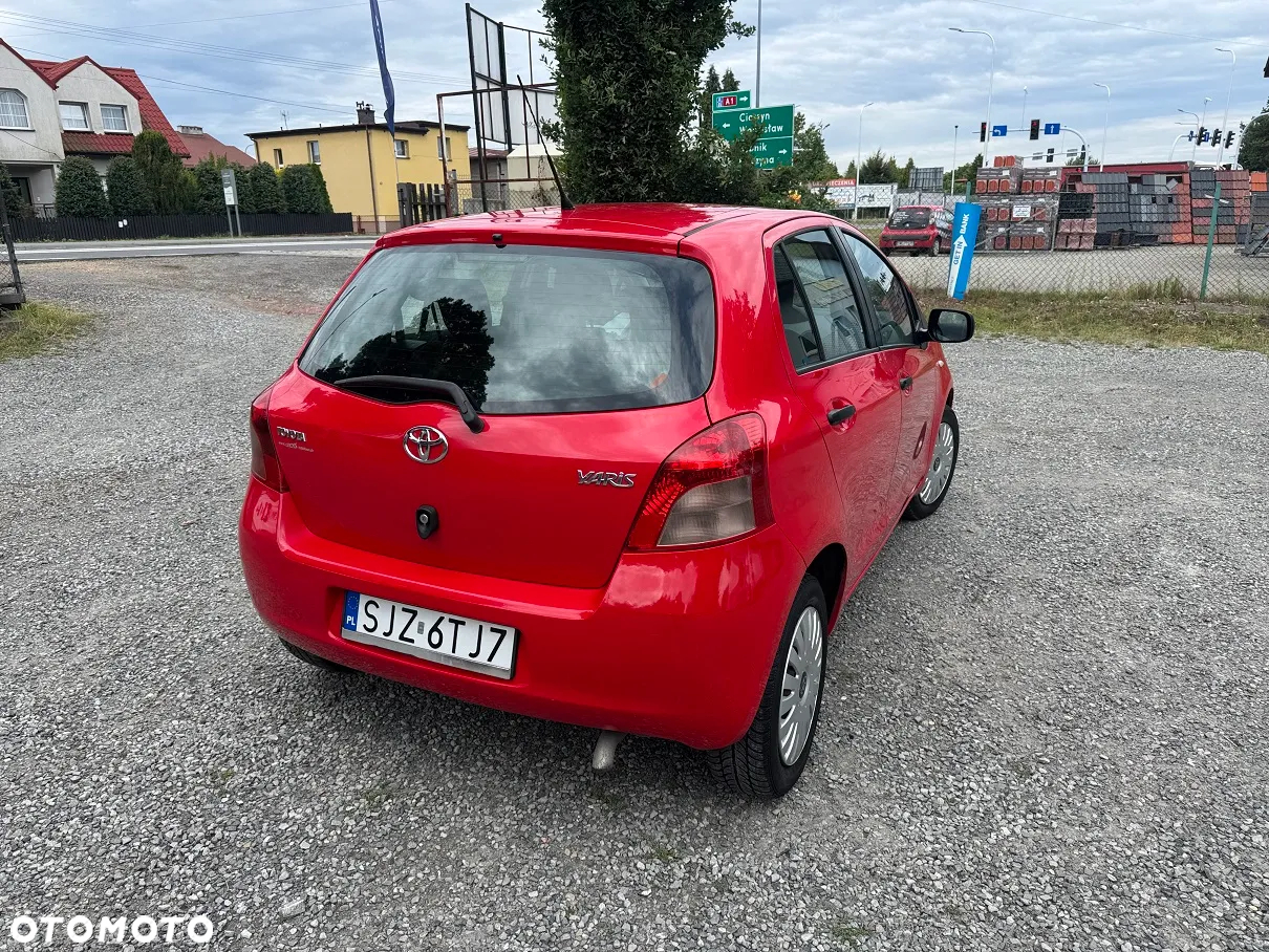Toyota Yaris - 10