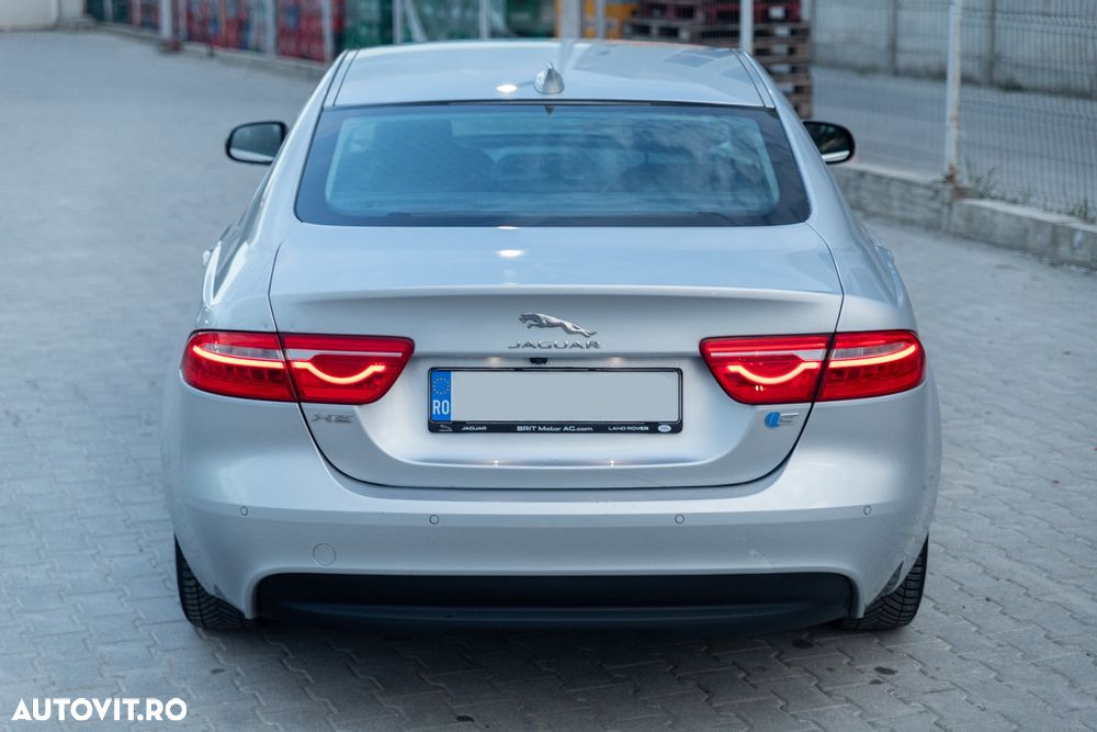 Jaguar XE - 6